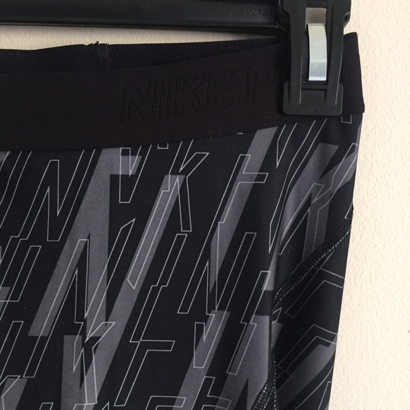 NIKE Graphic Print Grey Black HyperCool Leggings - Picture 4 of 11